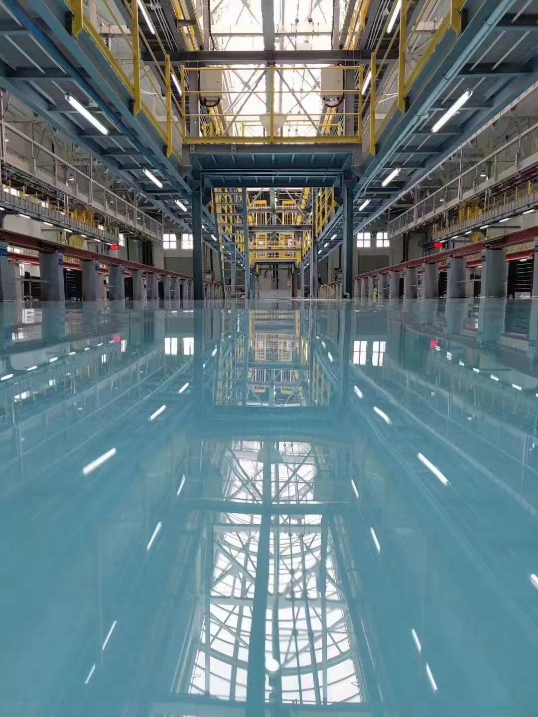 Solvent-free epoxy self-levelling
