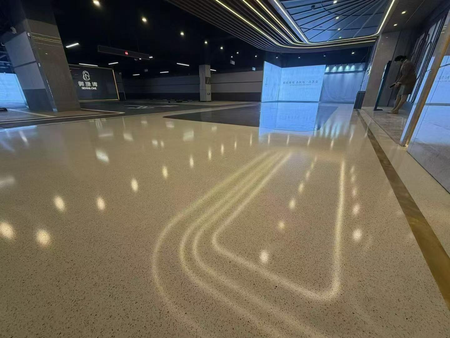 Epoxy terrazzo