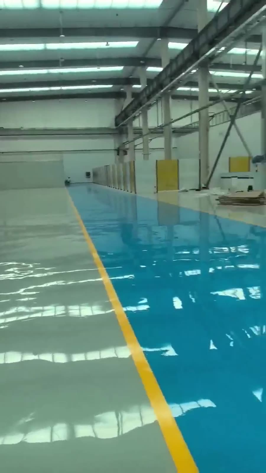 Solvent-free epoxy self-levelling